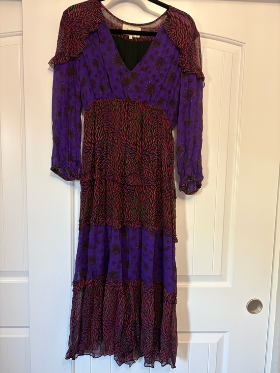 Dresses & Skirts - Purple Printed V-Neck Tiered Midi Dress